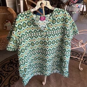 Divine curves, size 3X scrub top